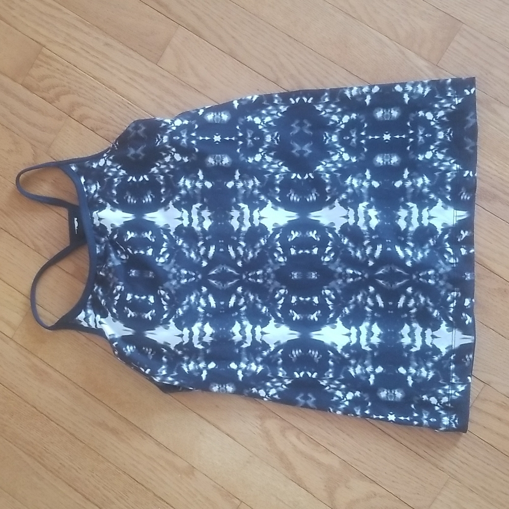 Fabletics athletic tank w/ built in sports bra & open sides. Sz xs worn once.